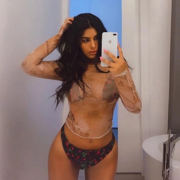 Beautiful casual basic Mesh print top - Picture 3 of 6